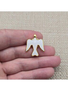 Vintage White Holy Spirit Dove Gold Tone Enamel Christian Lapel Pin A8218